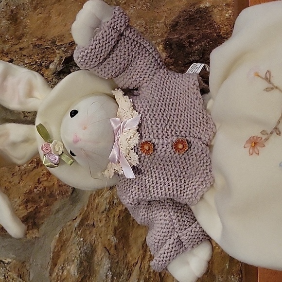 26" Shelf sitting stuffed bunny rabbit. 🐰long from feet to ears. - Picture 5 of 10